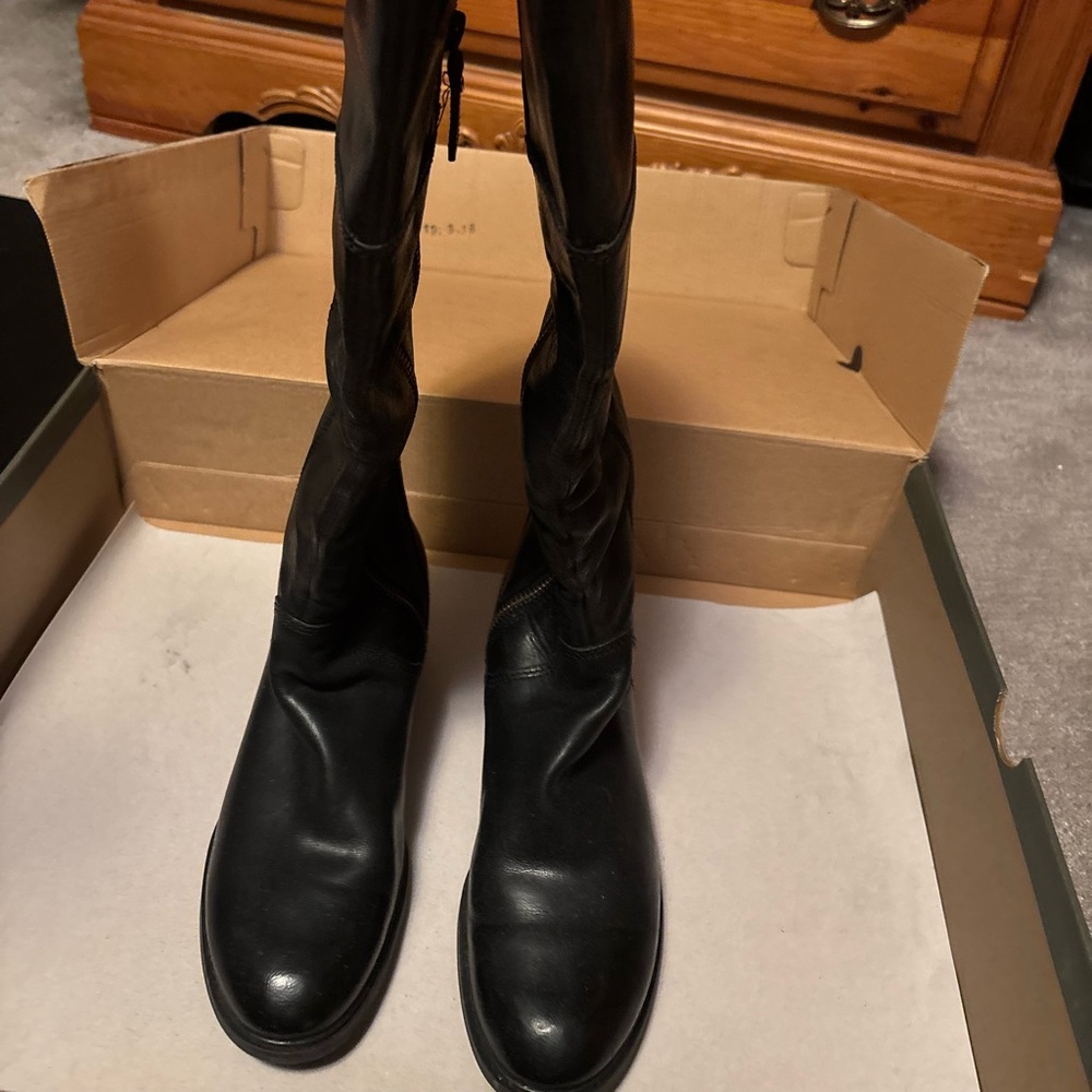 Timberland 
SUTHERLIN BAY
TALL BOOT
BLACK FULL GRAIN